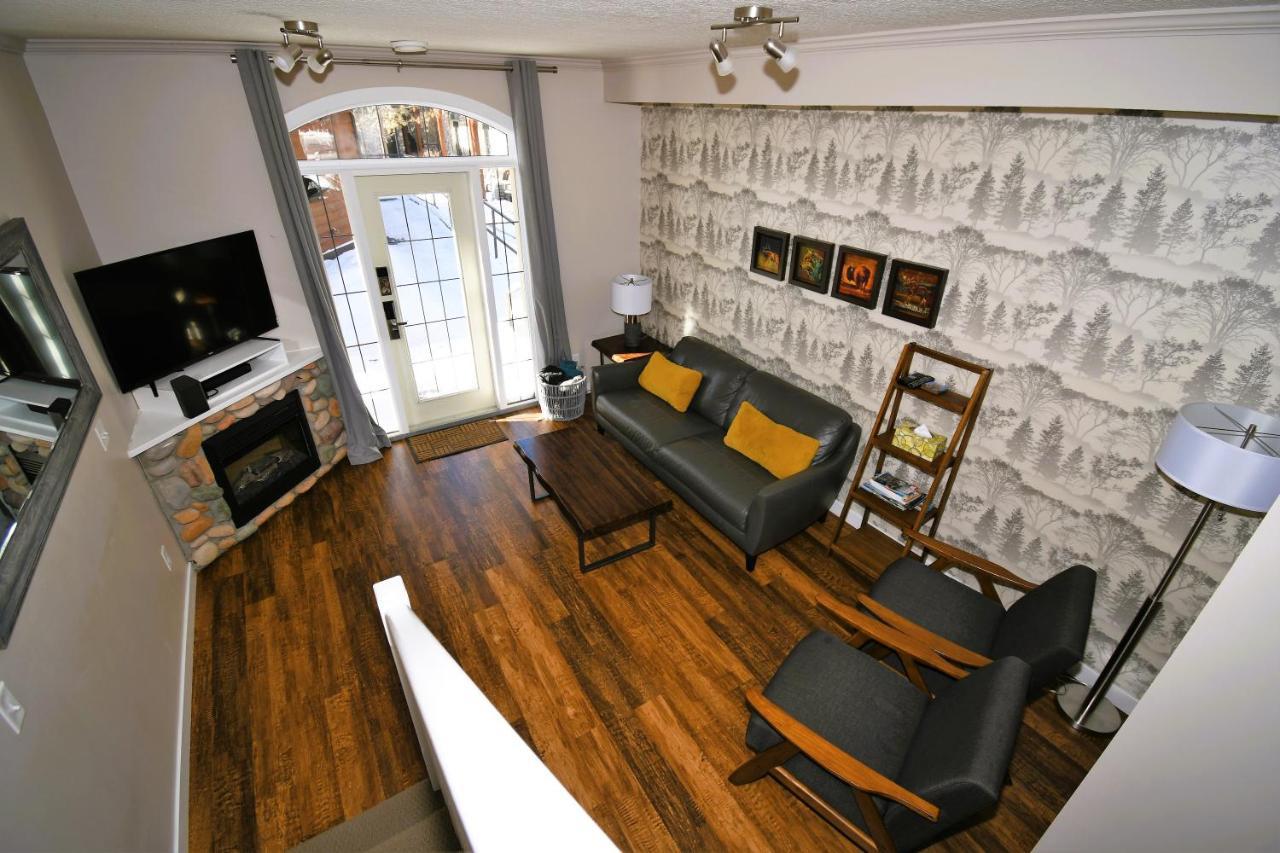 Mountain Chalet At Mystic Springs, 2br, 2ba, Heated Pool, Hot Tub! Chalet Canmore